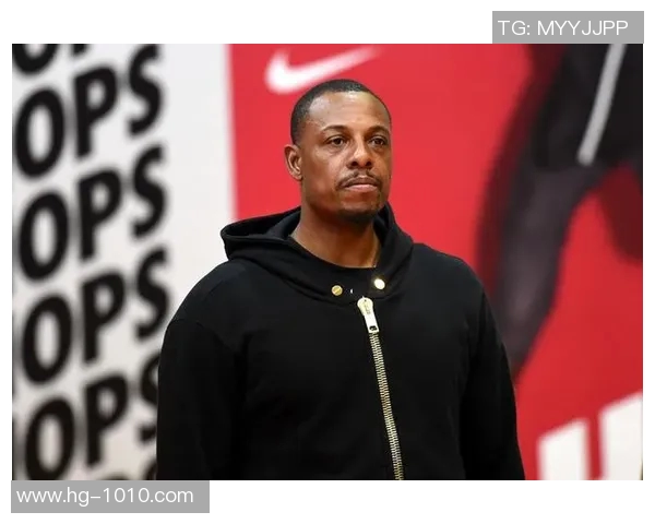 女主持与皮尔斯默契配合皮尔斯直言不想与他人合作播客