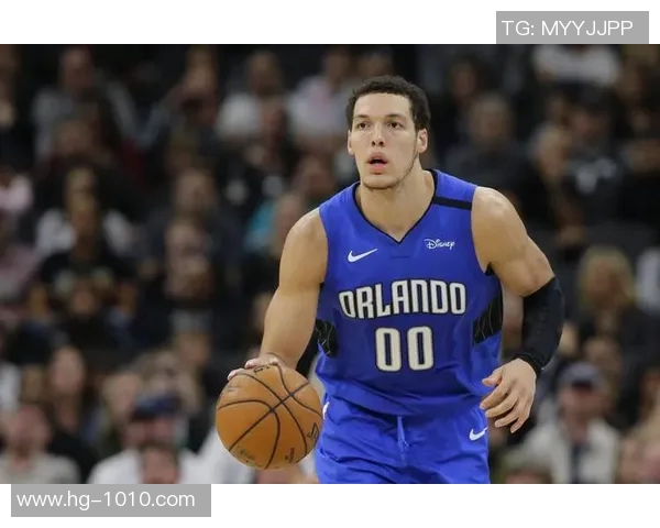 阿隆戈登半场表现出色7投4中贡献12分5篮板3助攻助力球队战局